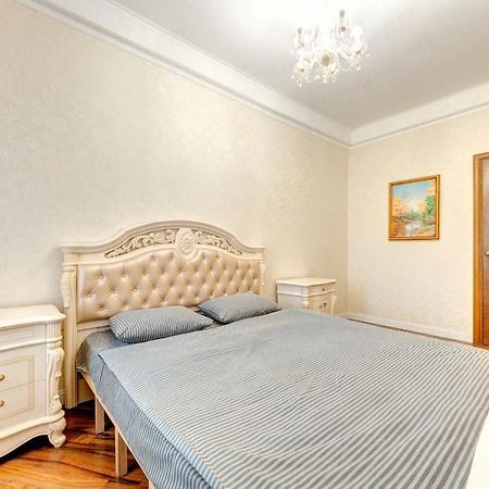 Apartments With 3 Rooms Near Palace Ukraine Киев Екстериор снимка