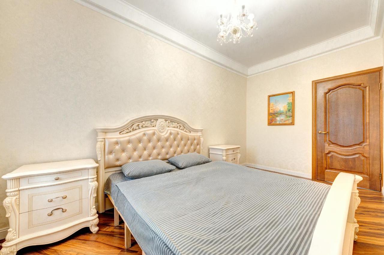 Apartments With 3 Rooms Near Palace Ukraine Киев Екстериор снимка